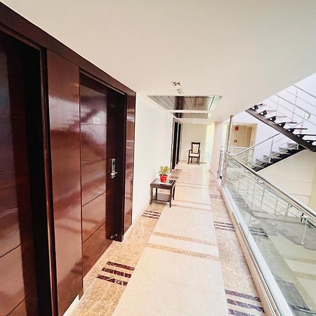 Hotel Aura Ip Grand Karkardooma Metro Station New Delhi Couple Friendly ภายนอก รูปภาพ