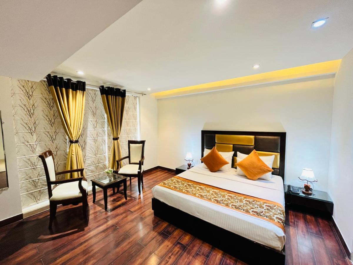 Hotel Aura Ip Grand Karkardooma Metro Station New Delhi Couple Friendly ภายนอก รูปภาพ