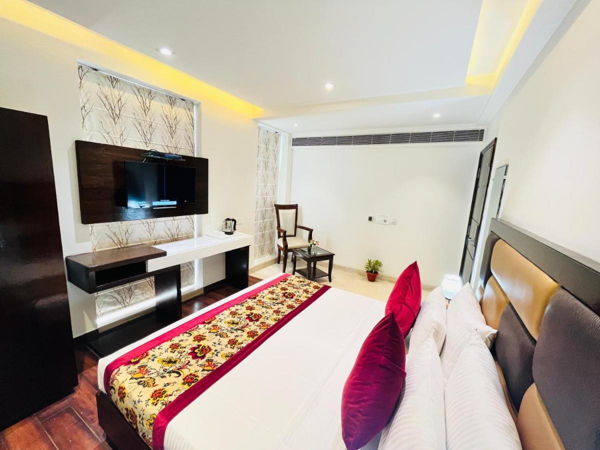 Hotel Aura Ip Grand Karkardooma Metro Station New Delhi Couple Friendly ภายนอก รูปภาพ