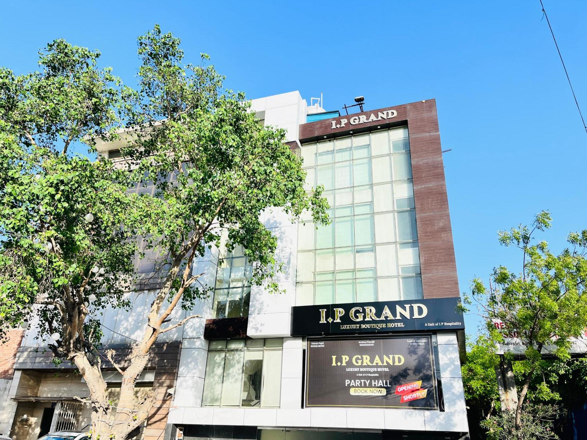 Hotel Aura Ip Grand Karkardooma Metro Station New Delhi Couple Friendly ภายนอก รูปภาพ