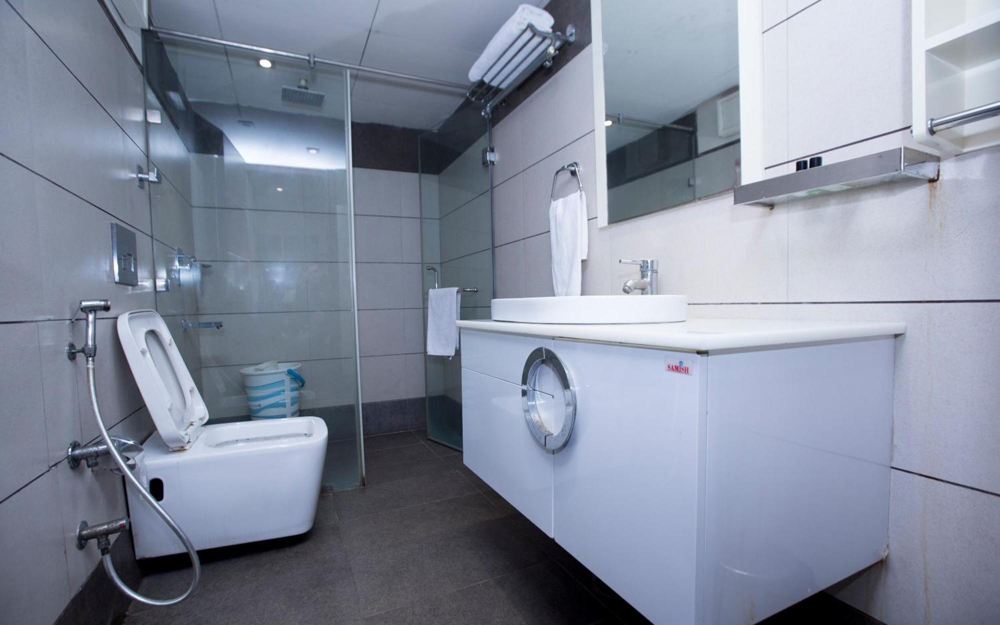 Hotel Aura Ip Grand Karkardooma Metro Station New Delhi Couple Friendly ภายนอก รูปภาพ